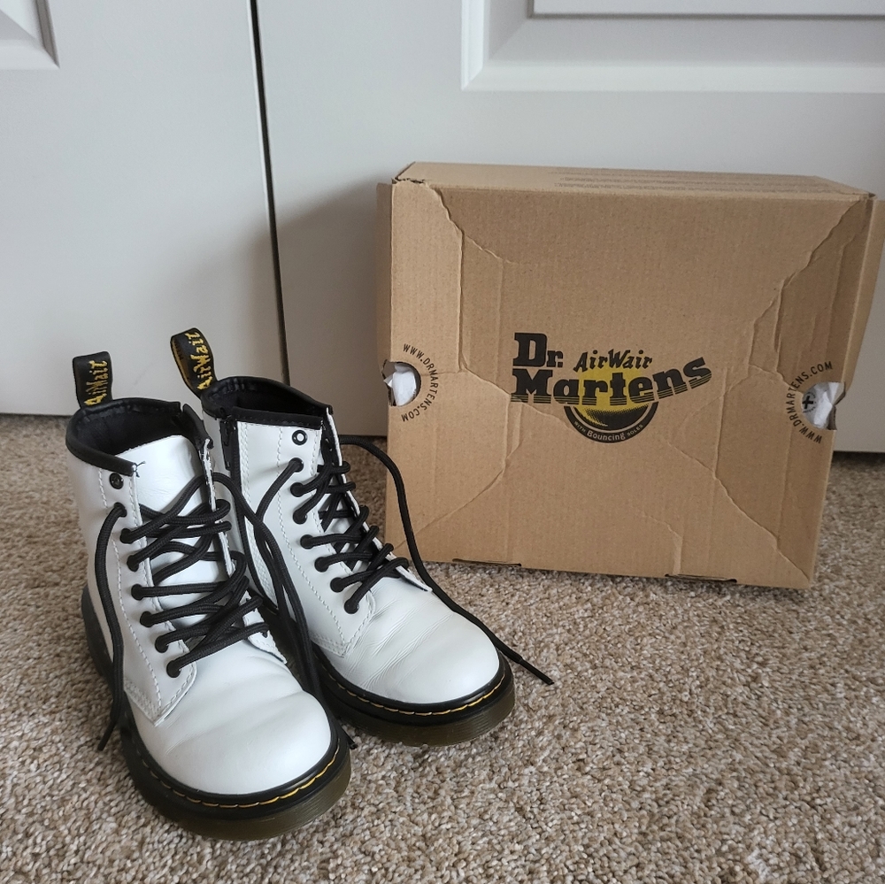 ♥️EUC♥️ DOC MARTENS GIRLS BOOTS - Picture 2 of 13